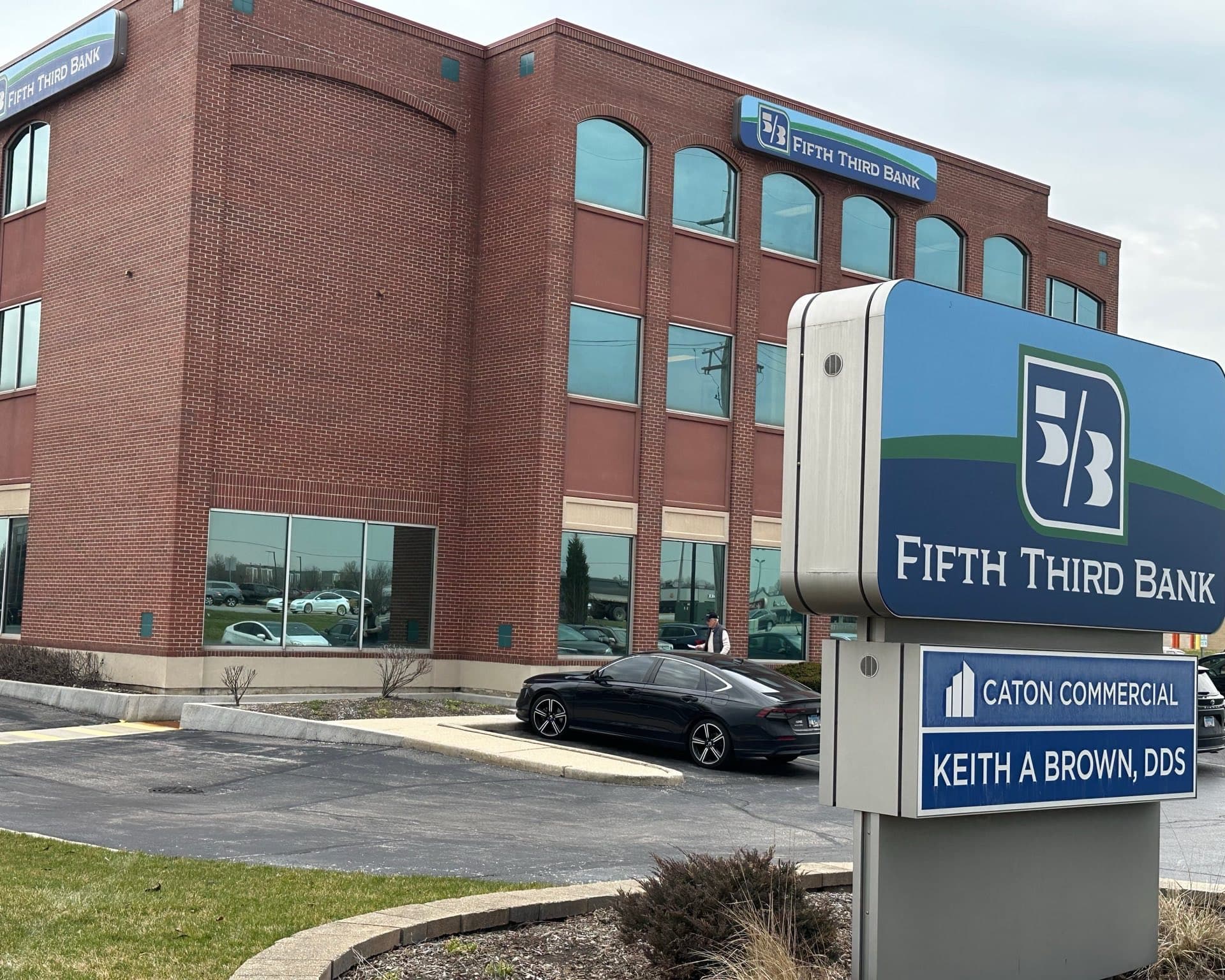 Exterior view of the Fifth Third Bank building at 1296 Rickert Drive, Naperville, IL